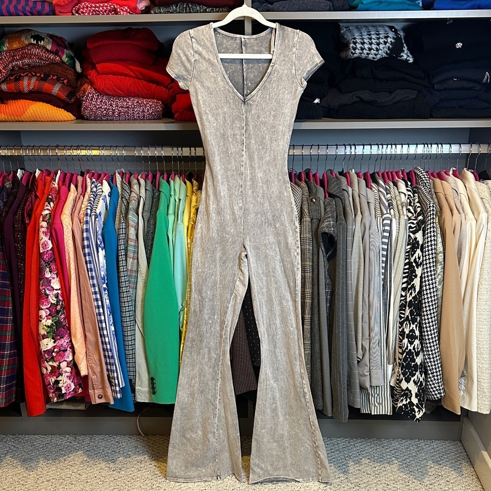 Unbranded acid wash gray short sleeve v neck flare leg jumpsuit size S